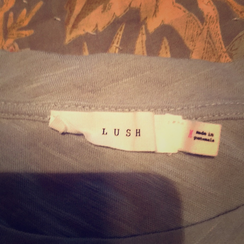 Cute, long sleeved shirt with tie!